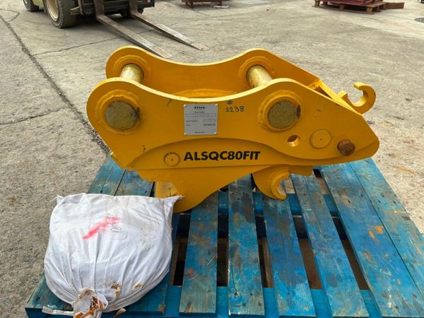 UNUSED HYDRAULIC Q/HITCH.....80mm PINS......2238. 388424747