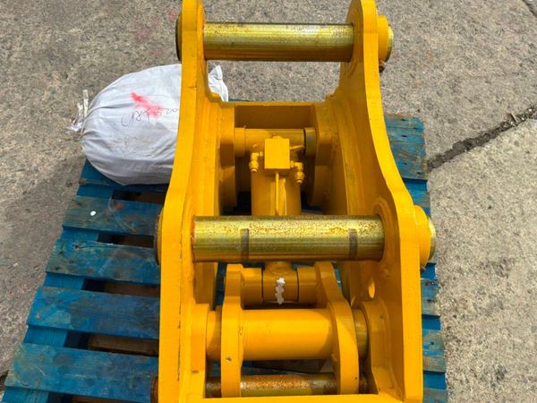 UNUSED HYDRAULIC Q/HITCH.....80mm PINS......2238. 388424751
