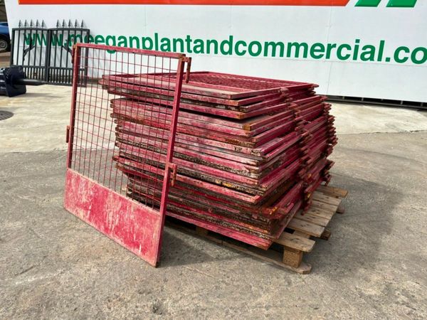SCAFFOLDING ACCESS / SAFETY GATES 388424728