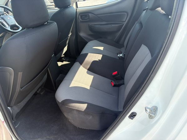 Mitsubishi L200 388594557