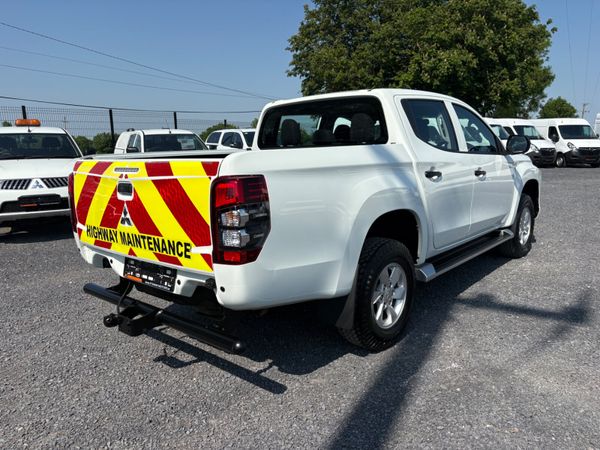Mitsubishi L200 388594562
