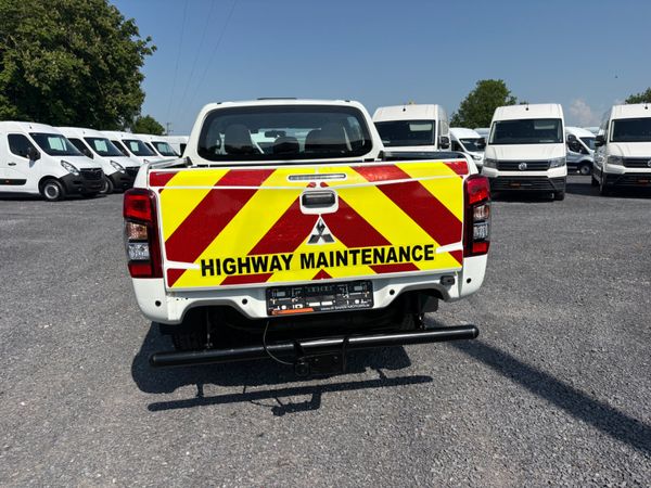Mitsubishi L200 388594564