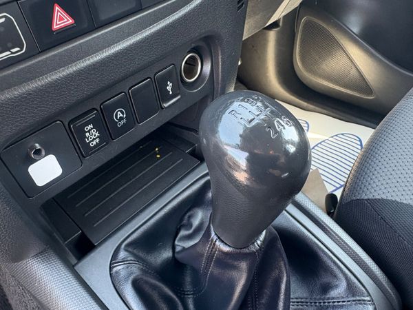 Mitsubishi L200 388594565