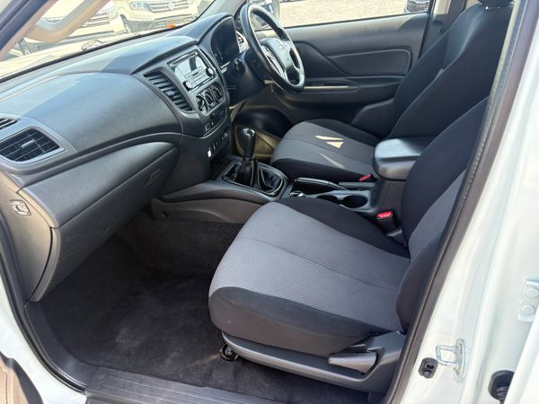 Mitsubishi L200 388594572