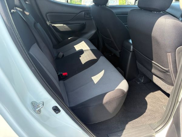 Mitsubishi L200 388594586