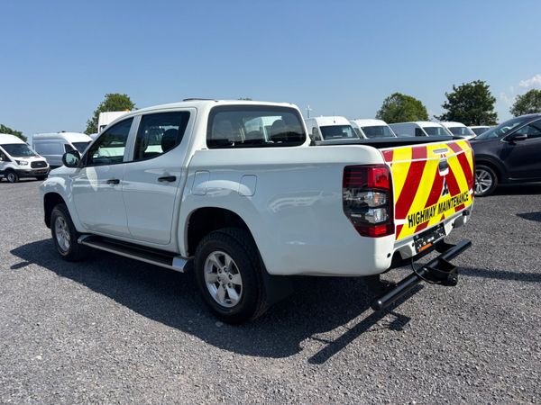 Mitsubishi L200 388594533