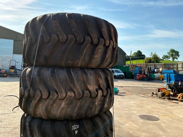 22.5 PART WORN DUMPER / TRAILER TYRES....1820. 388595561