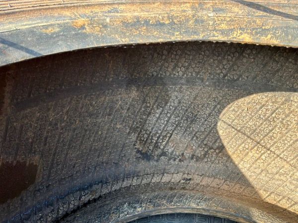 22.5 PART WORN DUMPER / TRAILER TYRES....1820. 388595595