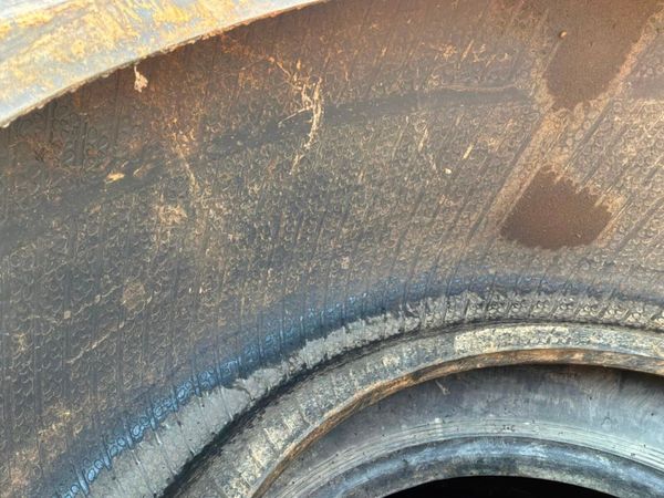 22.5 PART WORN DUMPER / TRAILER TYRES....1820. 388595598