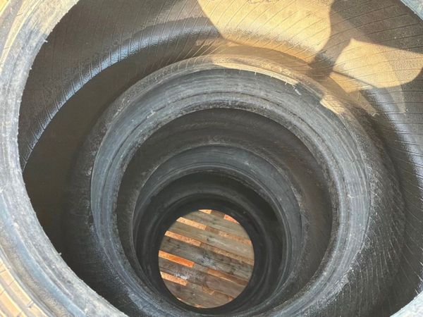 22.5 PART WORN DUMPER / TRAILER TYRES...1840t. 388595642