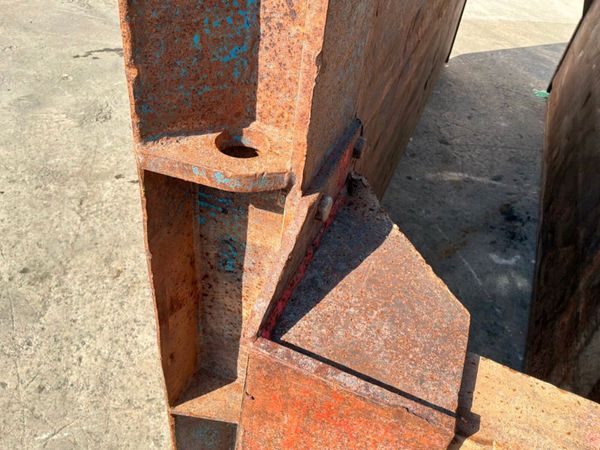 4.0mts x 2.0mts TRENCH /  DRAG BOX..........4062. 388502698