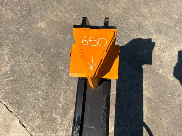 UNUSED SKID STEER LOG SPLITTER........2118d. 388502726
