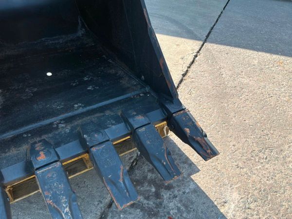 UNUSED 36" GEITH DIGGING BUCKET....80mm...1349. 388638889