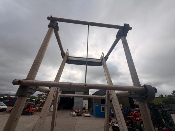 TUBESCA PLATFORM LADDER ...88 inch / 67 inch. 388790556