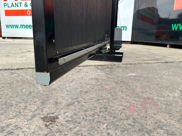 UNUSED 4.0mts ELECTRIC SLIDING GATE........1792t. 388704284