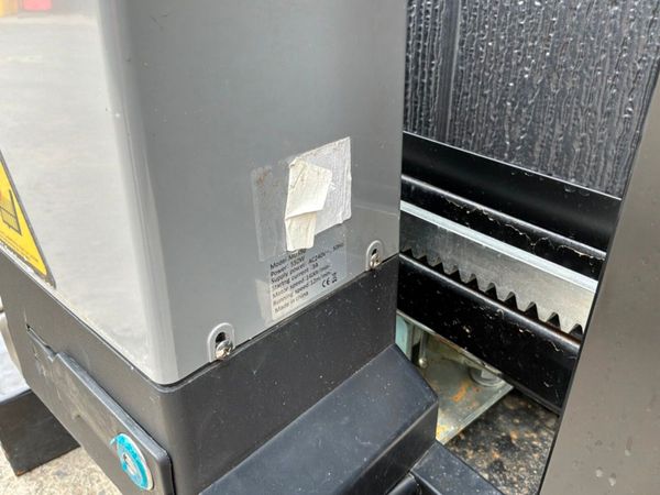 UNUSED 4.0mts ELECTRIC SLIDING GATE........1792t. 388704292