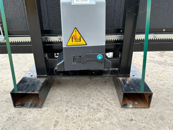 UNUSED 4.0mts ELECTRIC SLIDING GATE........1792t. 388704293