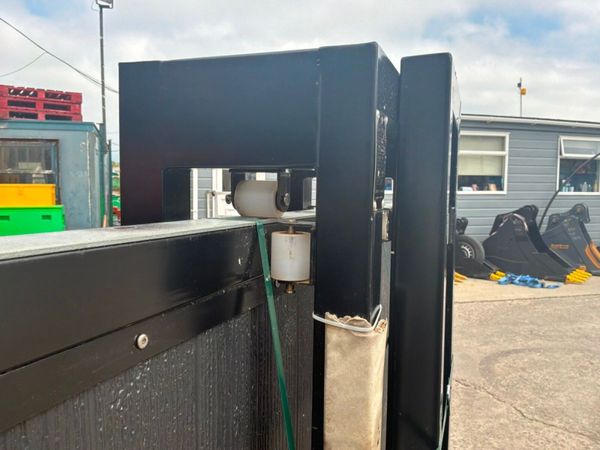 UNUSED 4.0mts ELECTRIC SLIDING GATE........1792t. 388704295