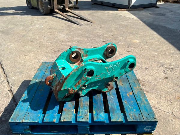 DROMONE QUICK HITCH.......65mm PINS........2166. 388722967