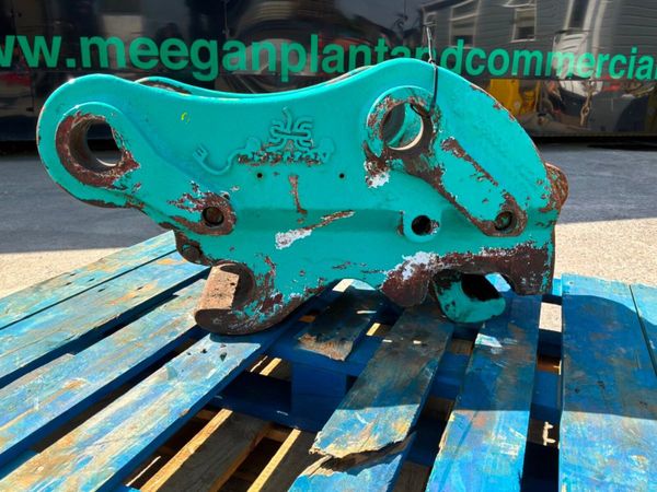 DROMONE QUICK HITCH.......65mm PINS........2166. 388722977