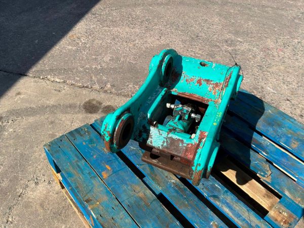 DROMONE QUICK HITCH.......65mm PINS........2166. 388722983