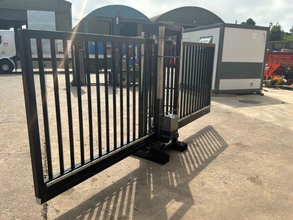 13ft ELECTRIC / REMOTE SLIDING GATE.......1793t 388723098