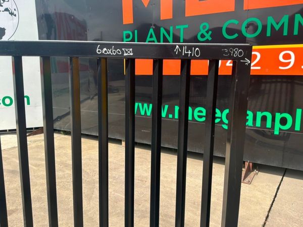 13ft ELECTRIC / REMOTE SLIDING GATE.......1793t 388723110