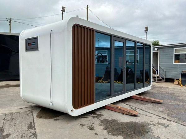 GARDEN ROOM  ACCOMMODATION POD.......2146. 389070380