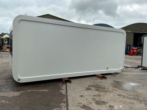 GARDEN ROOM  ACCOMMODATION POD.......2146. 389070382