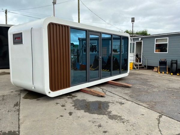 GARDEN ROOM  ACCOMMODATION POD.......2146. 389070383