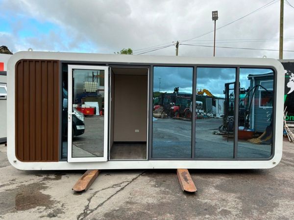 GARDEN ROOM  ACCOMMODATION POD.......2146. 389070388