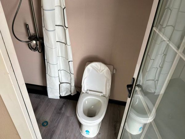 GARDEN ROOM  ACCOMMODATION POD.......2146. 389070390