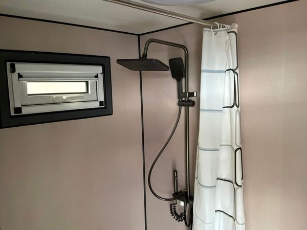 GARDEN ROOM  ACCOMMODATION POD.......2146. 389070392