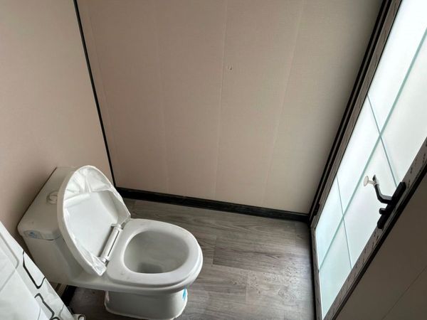 GARDEN ROOM  ACCOMMODATION POD.......2146. 389070393