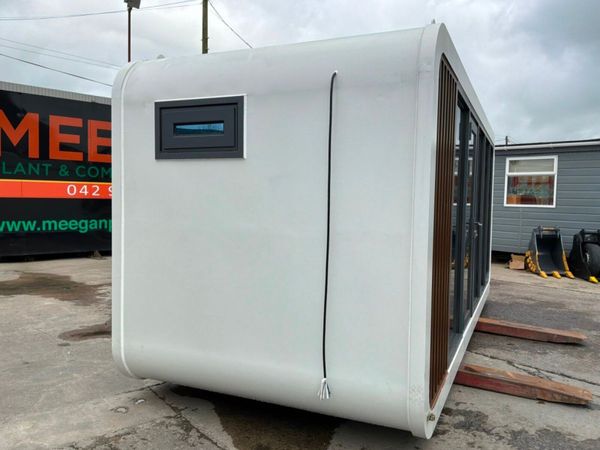 GARDEN ROOM  ACCOMMODATION POD.......2146. 389070395