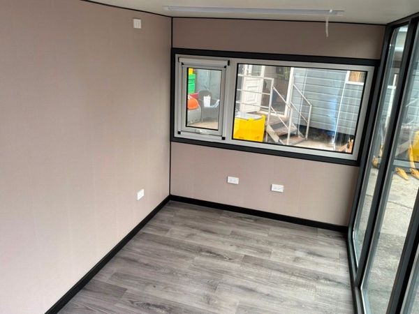 GARDEN ROOM  ACCOMMODATION POD.......2146. 389070396