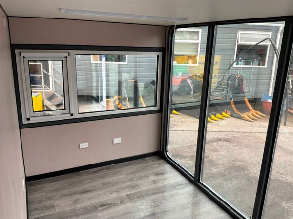GARDEN ROOM  ACCOMMODATION POD.......2146. 389070398
