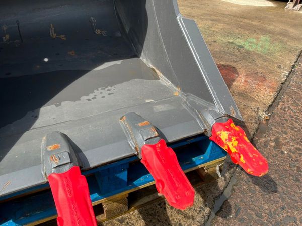 UNUSED 36" KOMATSU BUCKET..........60mm.......2016 389077057