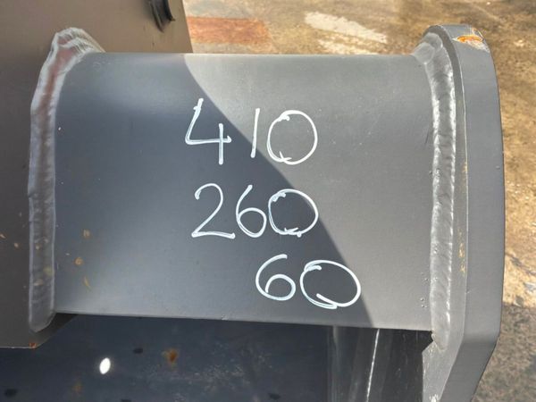UNUSED 36" KOMATSU BUCKET..........60mm.......2016 389077059