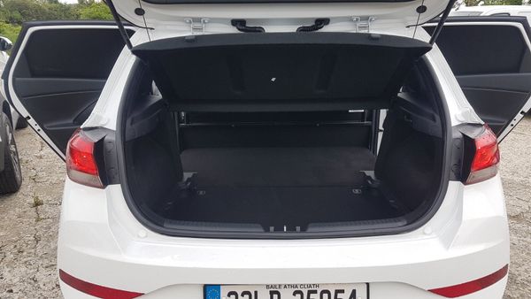 Hyundai i30 2022 TOP SPECK AS NEW VAT INVOICE 389089167