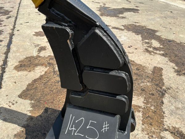 UNUSED RIPPER TOOTH.......65mm PINS........1425. 389165727
