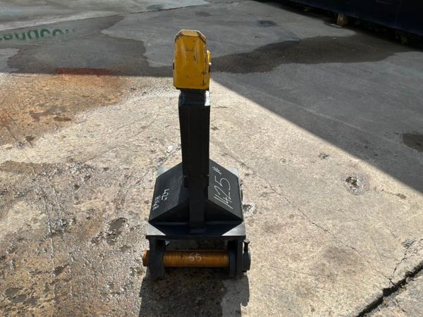 UNUSED RIPPER TOOTH.......65mm PINS........1425. 389165734