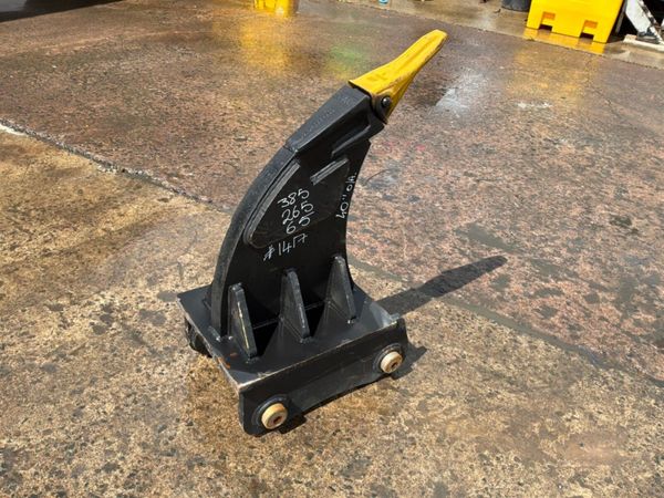 UNUSED RIPPER TOOTH......65mm PINS........1417. 389101499
