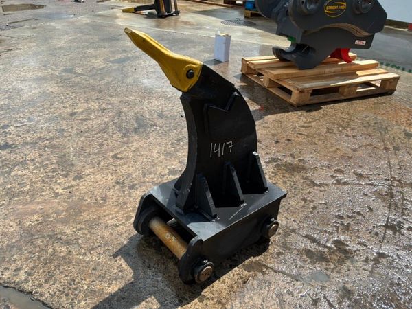 UNUSED RIPPER TOOTH......65mm PINS........1417. 389101500