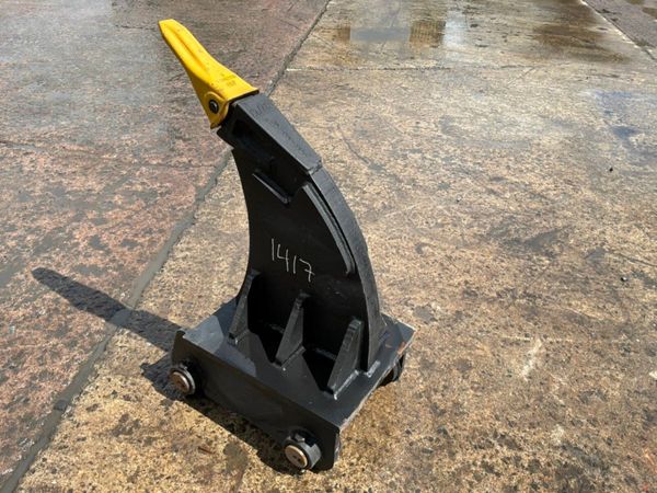 UNUSED RIPPER TOOTH......65mm PINS........1417. 389101502