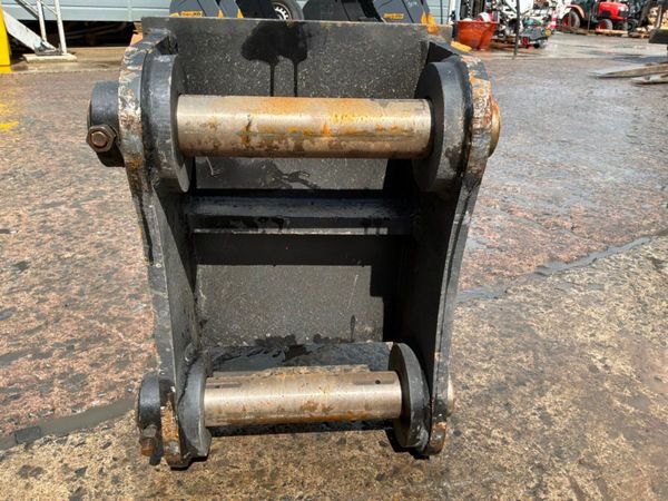 UNUSED RIPPER TOOTH......65mm PINS........1417. 389101507