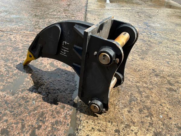 UNUSED RIPPER TOOTH......65mm PINS........1417. 389101509