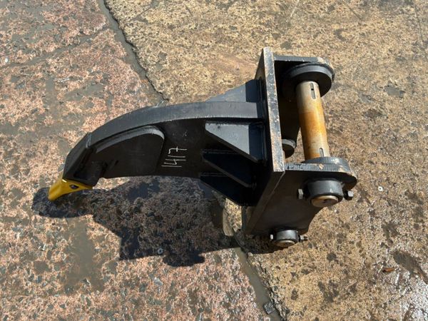 UNUSED RIPPER TOOTH......65mm PINS........1417. 389101510