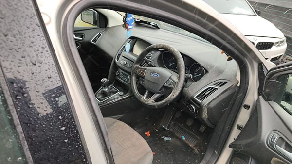 2015 FORD FOCUS 1.6 TDCI FOR BREAKING! 389284597
