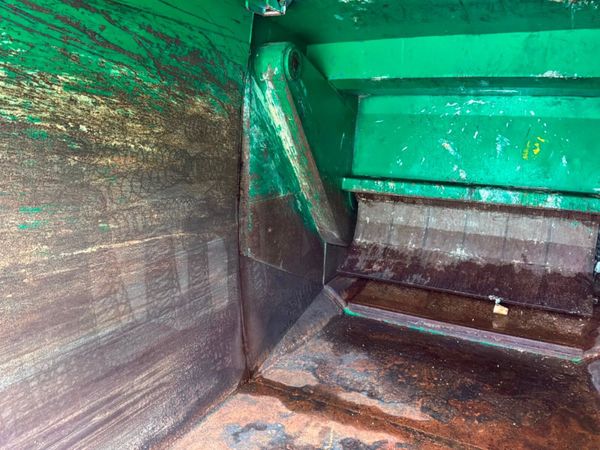 2021 HOOK LOADER SKIP WASTE COMPACTOR 389290354